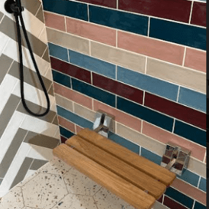 כיסא מתקפל לחדר אמבטיה - עץ מלא